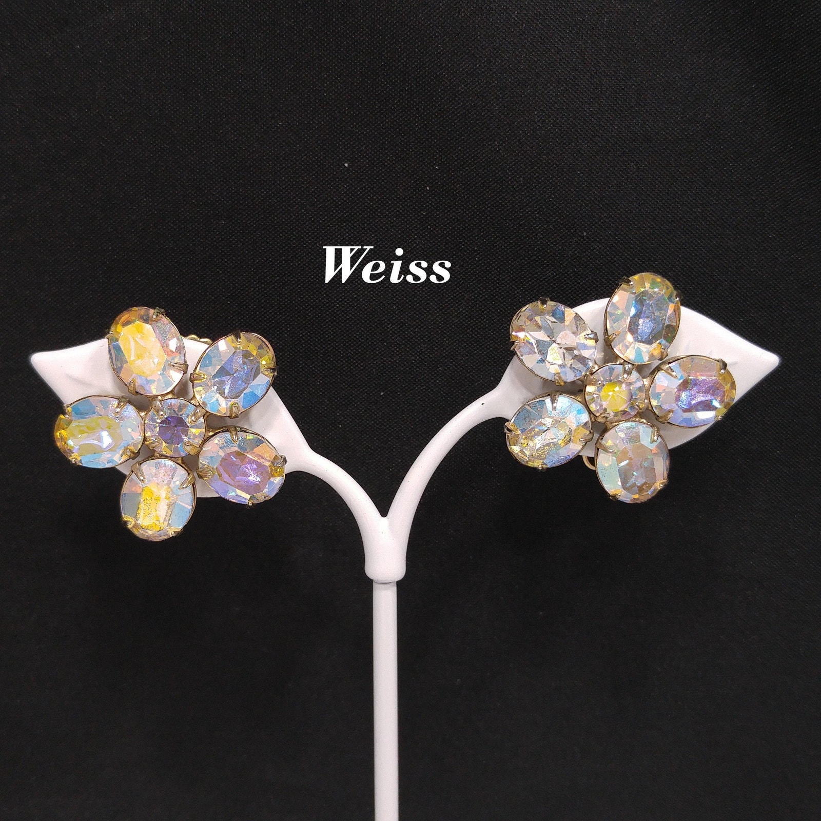 Weiss Aurora Borealis Clear Rhinestone Earrings Flower Clip Earrings 1950s 75$